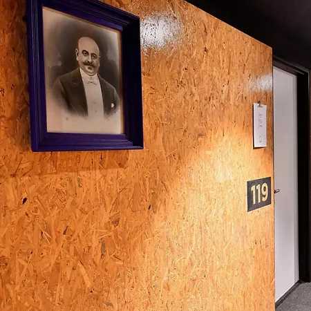 Moustache Lille - 2*