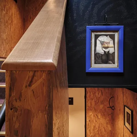 The Originals Access, Moustache,