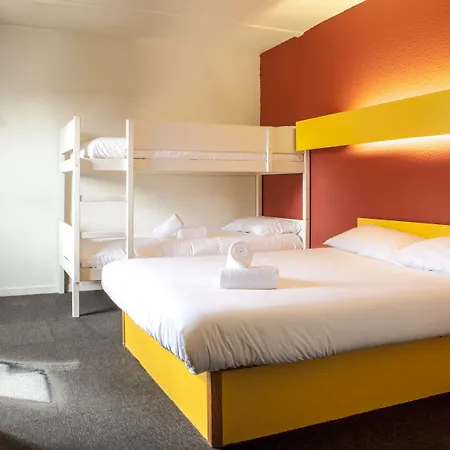 The Originals Access, Moustache, Hotel