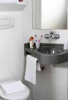 The Originals Access, Moustache, Otel 2*