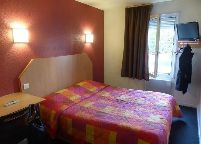 Hotel The Originals Access, Moustache,